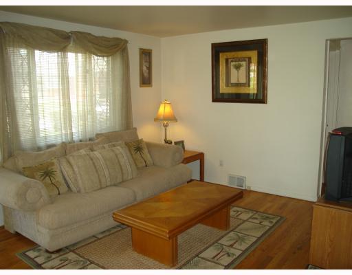 804 Highview Road Pittsburgh, PA 15234 - Photo 4 of 13 Living Room.