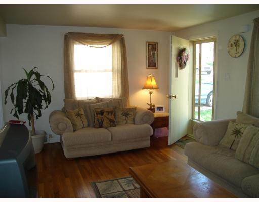 804 Highview Road Pittsburgh, PA 15234 - Photo 5 of 13 Living Room.