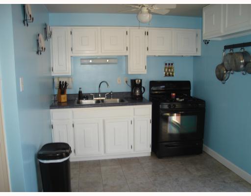 804 Highview Road Pittsburgh, PA 15234 - Photo 6 of 13 Kitchen.