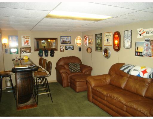 804 Highview Road Pittsburgh, PA 15234 - Photo 8 of 13 Den/Family/Great Room.