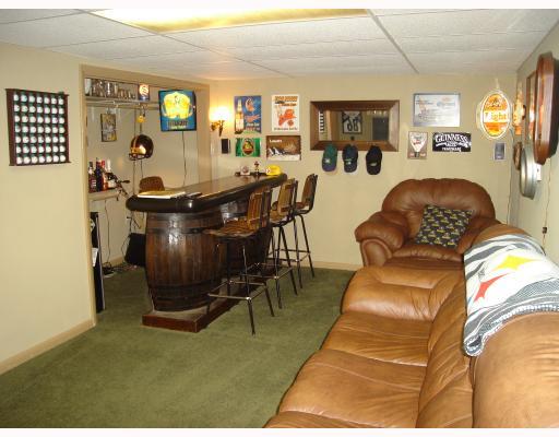 804 Highview Road Pittsburgh, PA 15234 - Photo 9 of 13 Den/Family/Great Room.