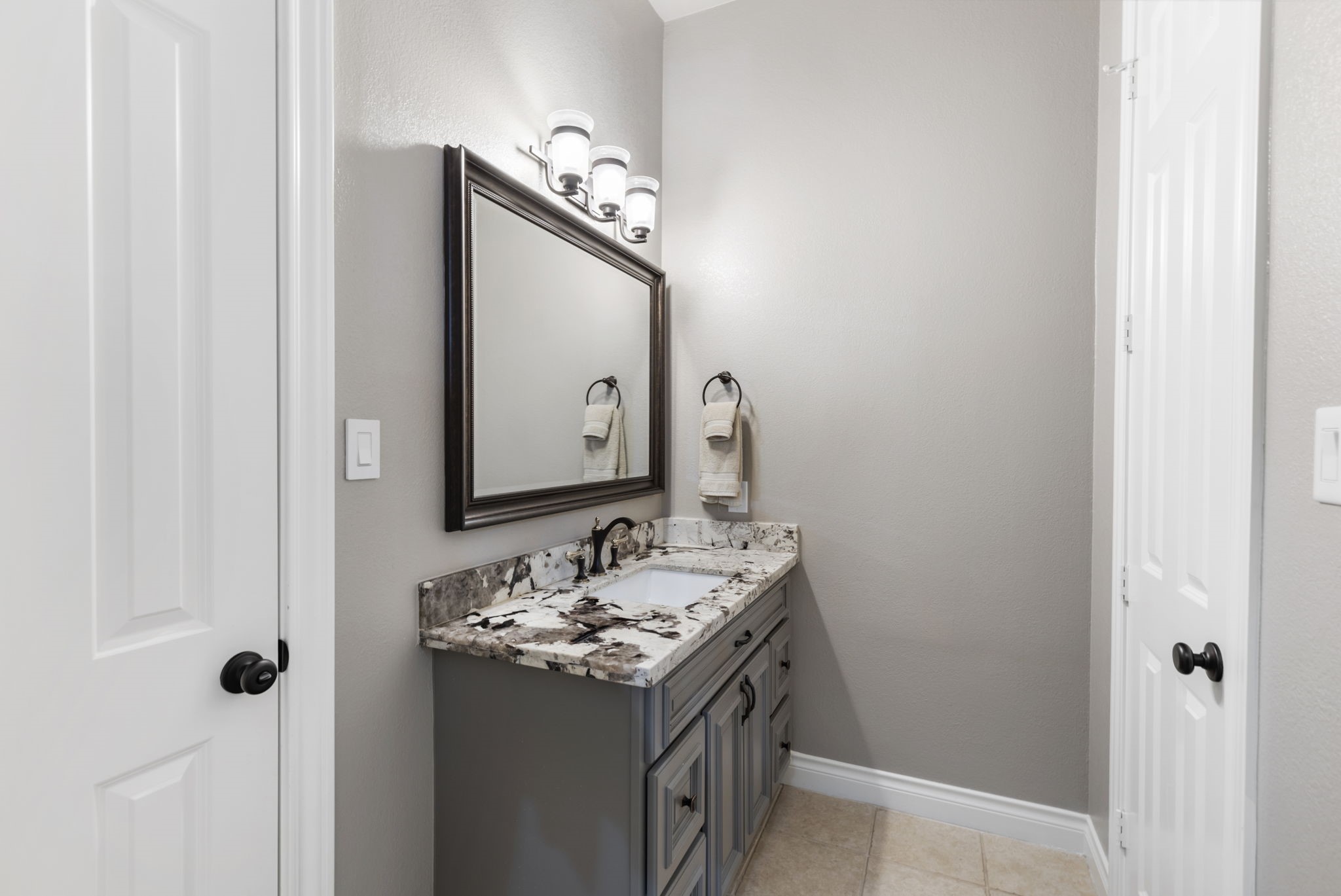 7930 Spring Village Drive Spring, TX 77389 - Photo 22 of 42 En suite bath in secondary bedroom.