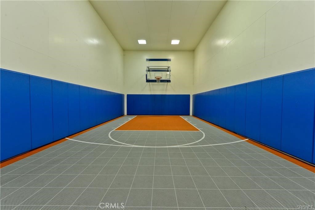 5510 Owensmouth Avenue, Unit 301 Woodland Hills, CA 91367 - Photo 18 of 22 a view of a room with wooden floor