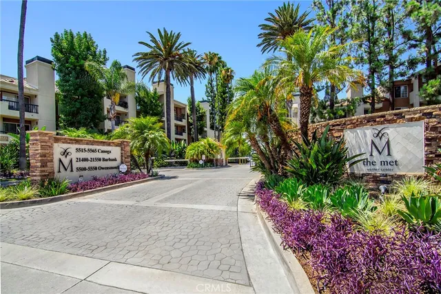 $2,500 | 5510 Owensmouth Avenue, Unit 301, Woodland Hills, CA 91367