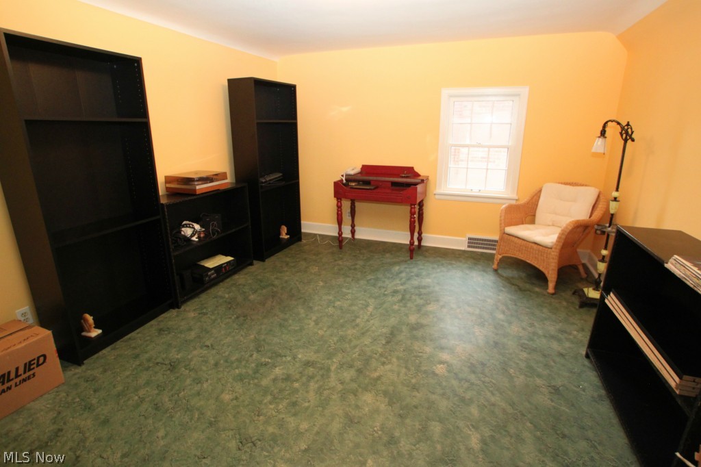 2592 Fenwick Road Cleveland, OH 44118 - Photo 17 of 25