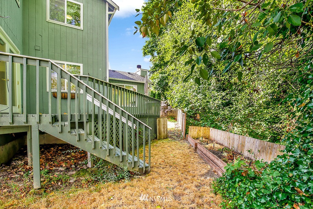 22526 14th Place West Bothell, WA 98021 - Photo 24 of 25 a view of balcony with small garden