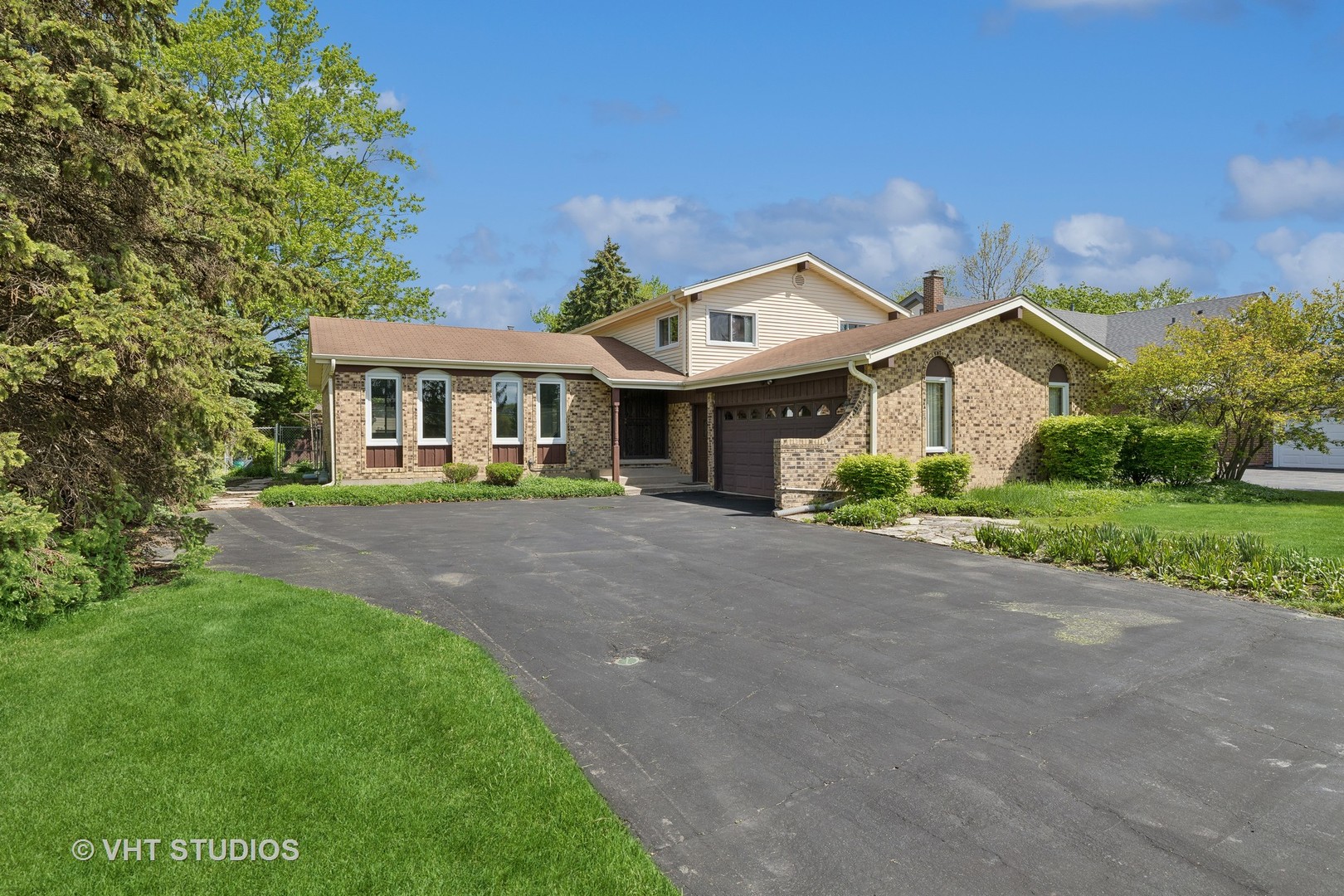 1308 East Kensington Road Mount Prospect, IL 60056 - Photo 1 of 25 Gallery Image 1