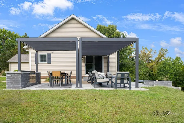 $649,000 | 9109 South Hanover Hill Road, Hanover, IL 61041