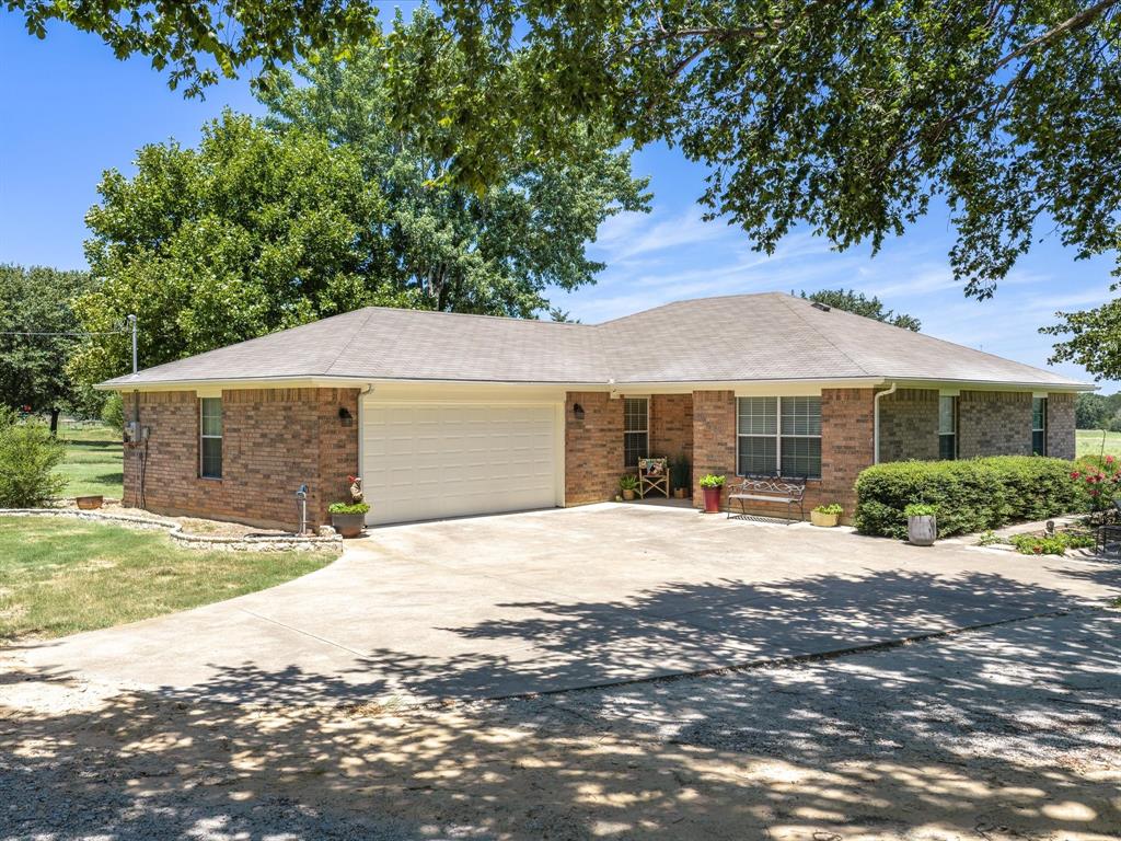 1100 Greg Street Azle, TX 76020 - Photo 3 of 39