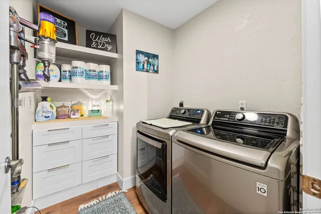 a view of a dinning table and chairs in patio