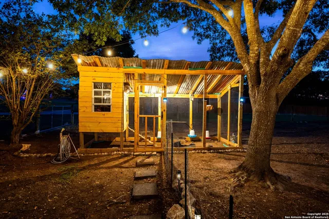 $555,000 | 1265 Hillside Oaks Drive, La Vernia, TX 78121