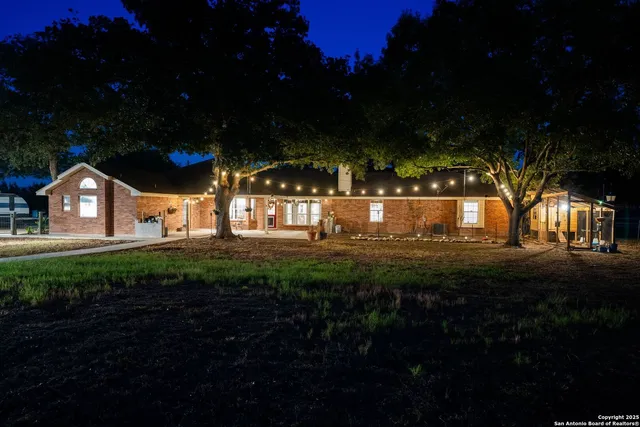 $555,000 | 1265 Hillside Oaks Drive, La Vernia, TX 78121