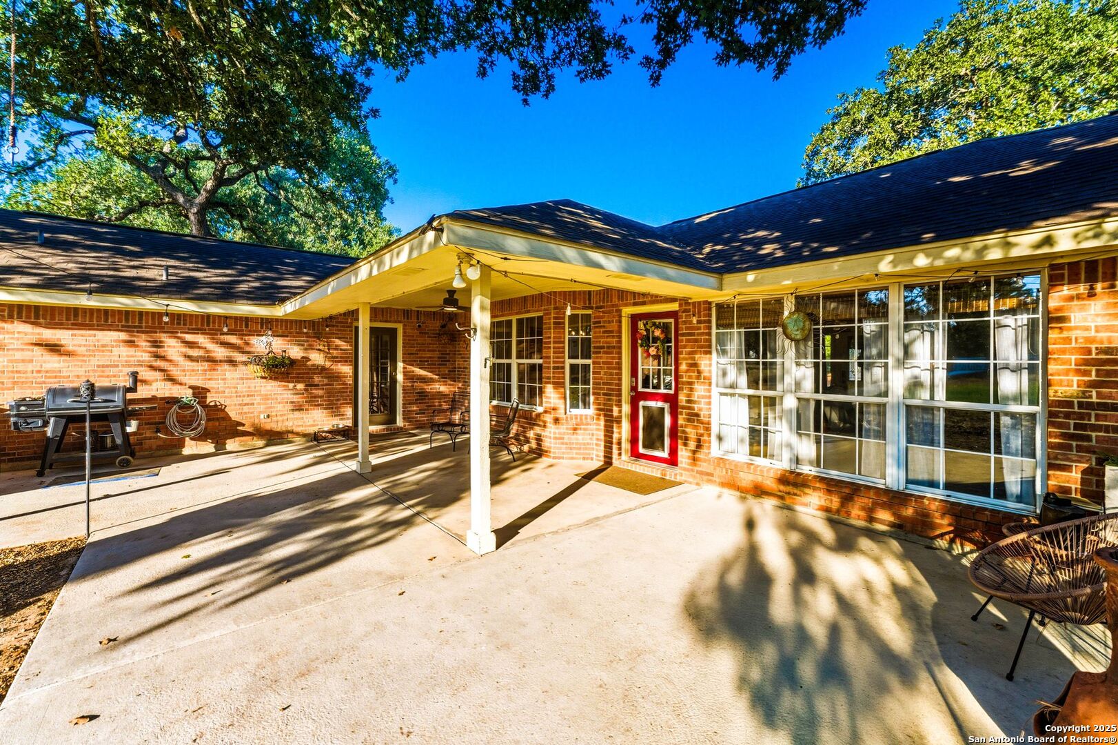 1265 Hillside Oaks Drive La Vernia, TX 78121 - Photo 70 of 72 a view of a large building