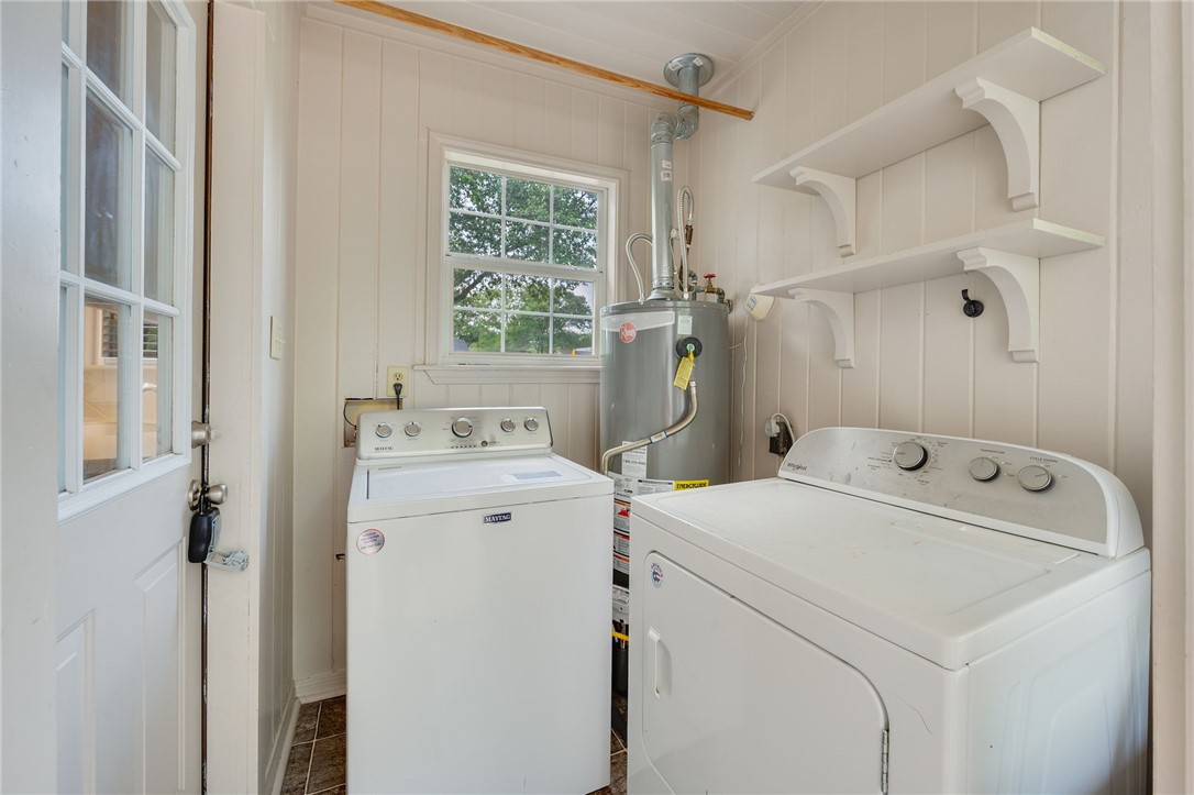 715 Inwood Drive Bryan, TX 77802 - Photo 20 of 34 a utility room with dryer and washer