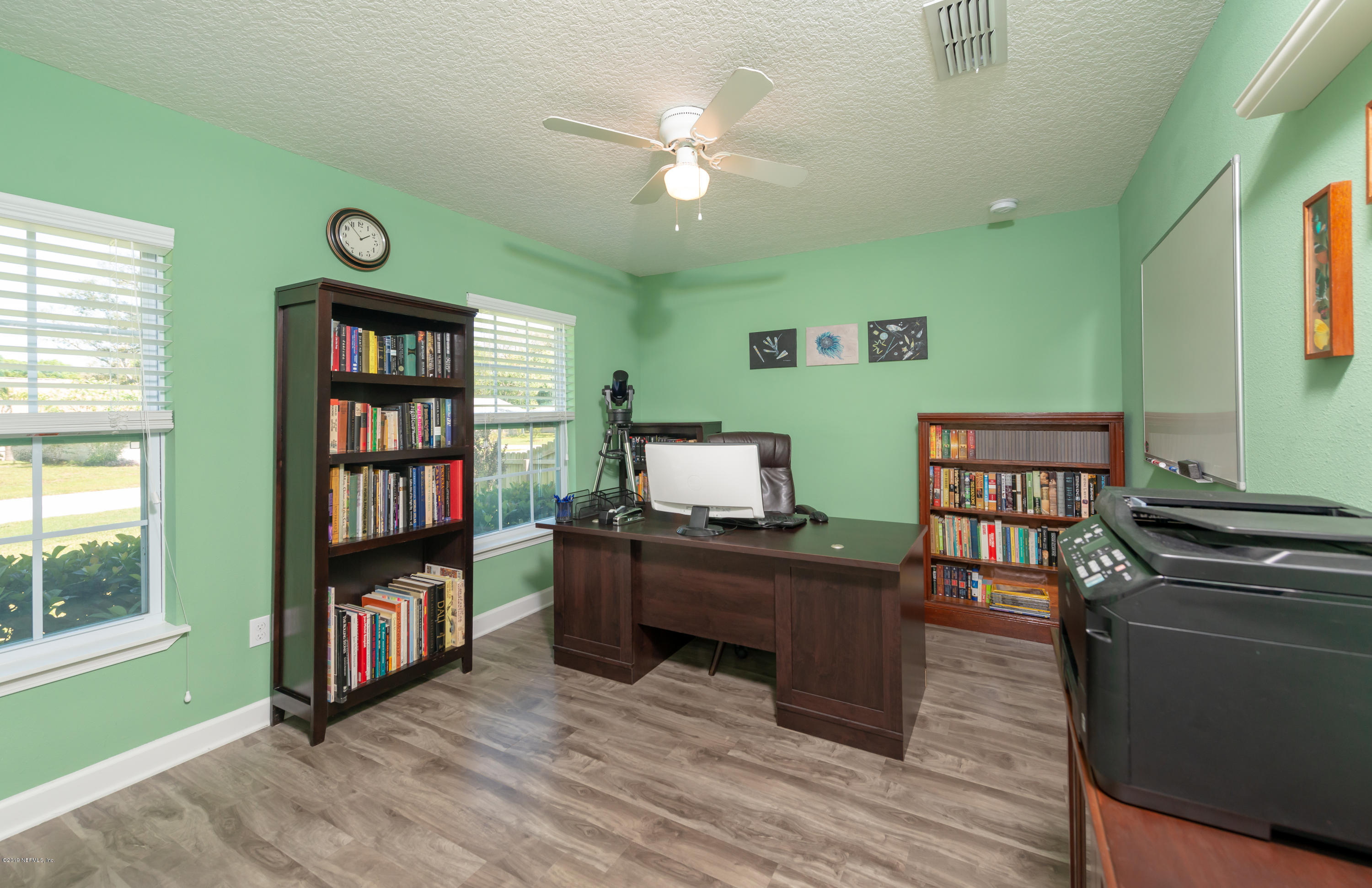 824 Queen Road St. Augustine, FL 32086 - Photo 24 of 35 a room with furniture and a book shelf
