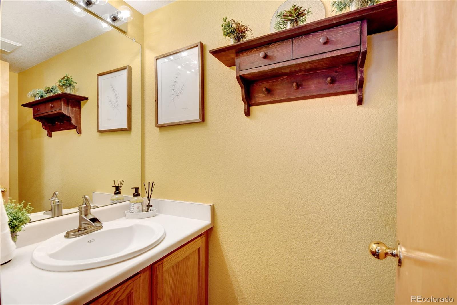2337 Hyacinth Road Highlands Ranch, CO 80129 - Photo 8 of 37 Gallery Image 8