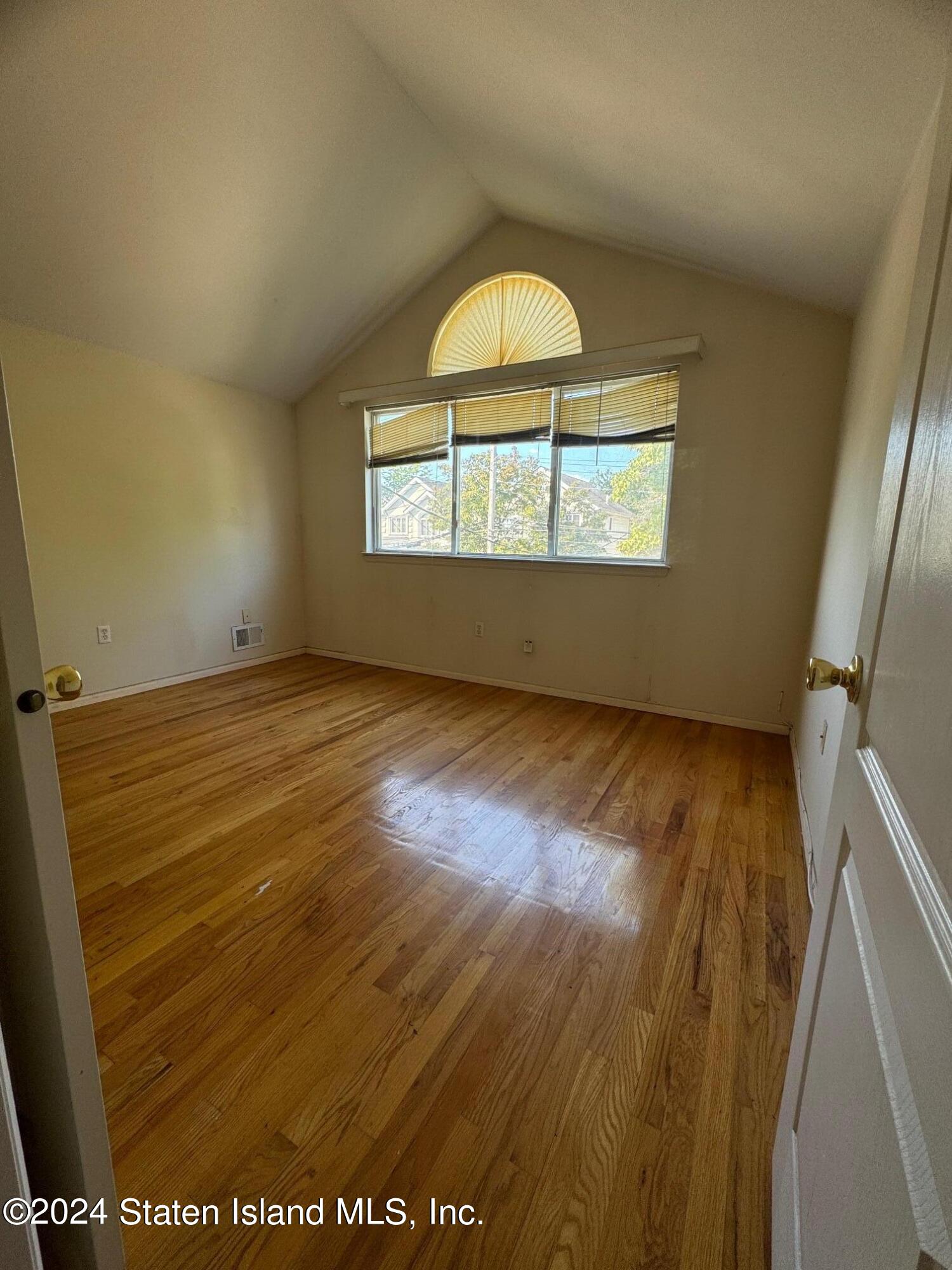 299 Harbor Road Staten Island, NY 10303 - Photo 9 of 16 9
