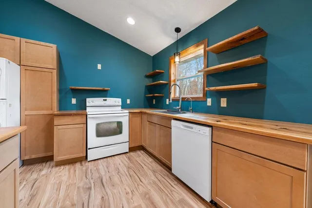 $349,900 | 31185 Hillside Pass, Pequot Lakes, MN 56472