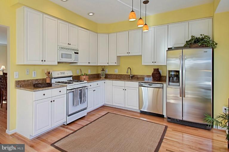 1235 Weatherstone Court Reston, VA 20194 - Photo 14 of 29 Kitchen
