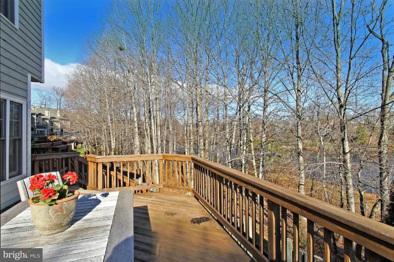 1235 Weatherstone Court Reston, VA 20194 - Photo 8 of 29 Exterior (Rear)