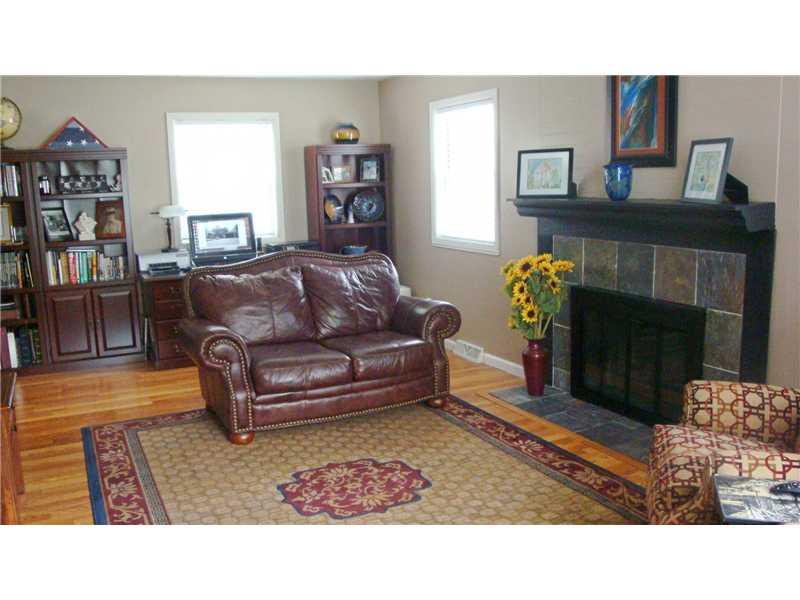 242 Bennington Road Indianapolis, IN 46227 - Photo 3 of 21 Gallery Image 3