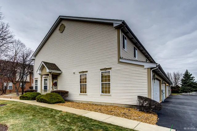 $329,900 | 9220 Arquilla Drive, Mokena, IL 60448