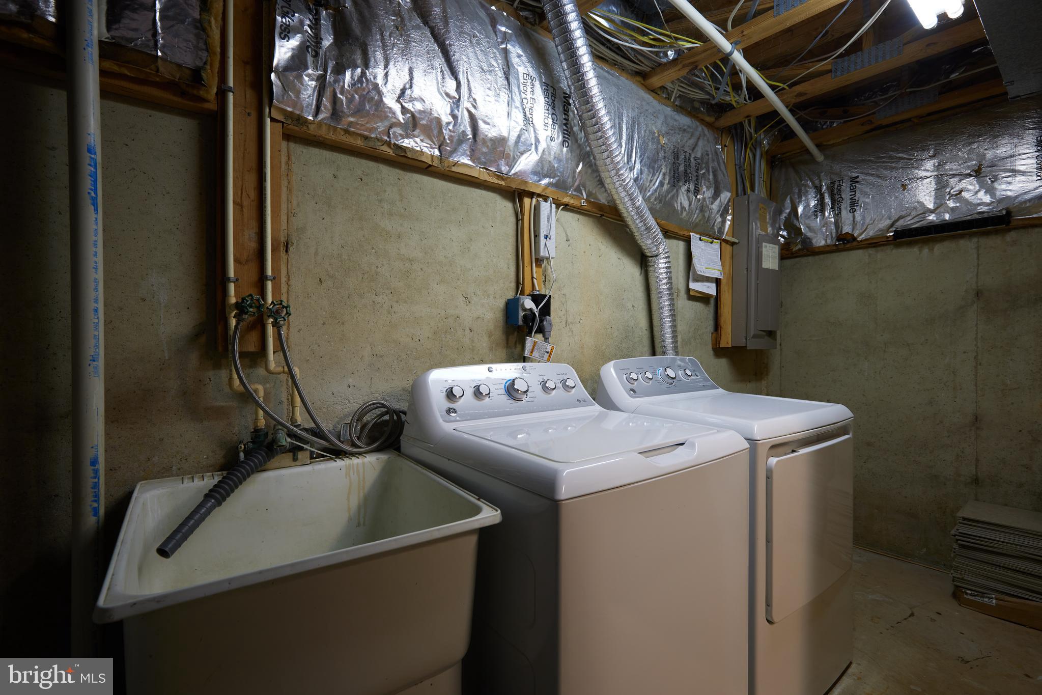 20100 Loading Rock Place Gaithersburg, MD 20886 - Photo 38 of 44 a utility room with dryer and washer