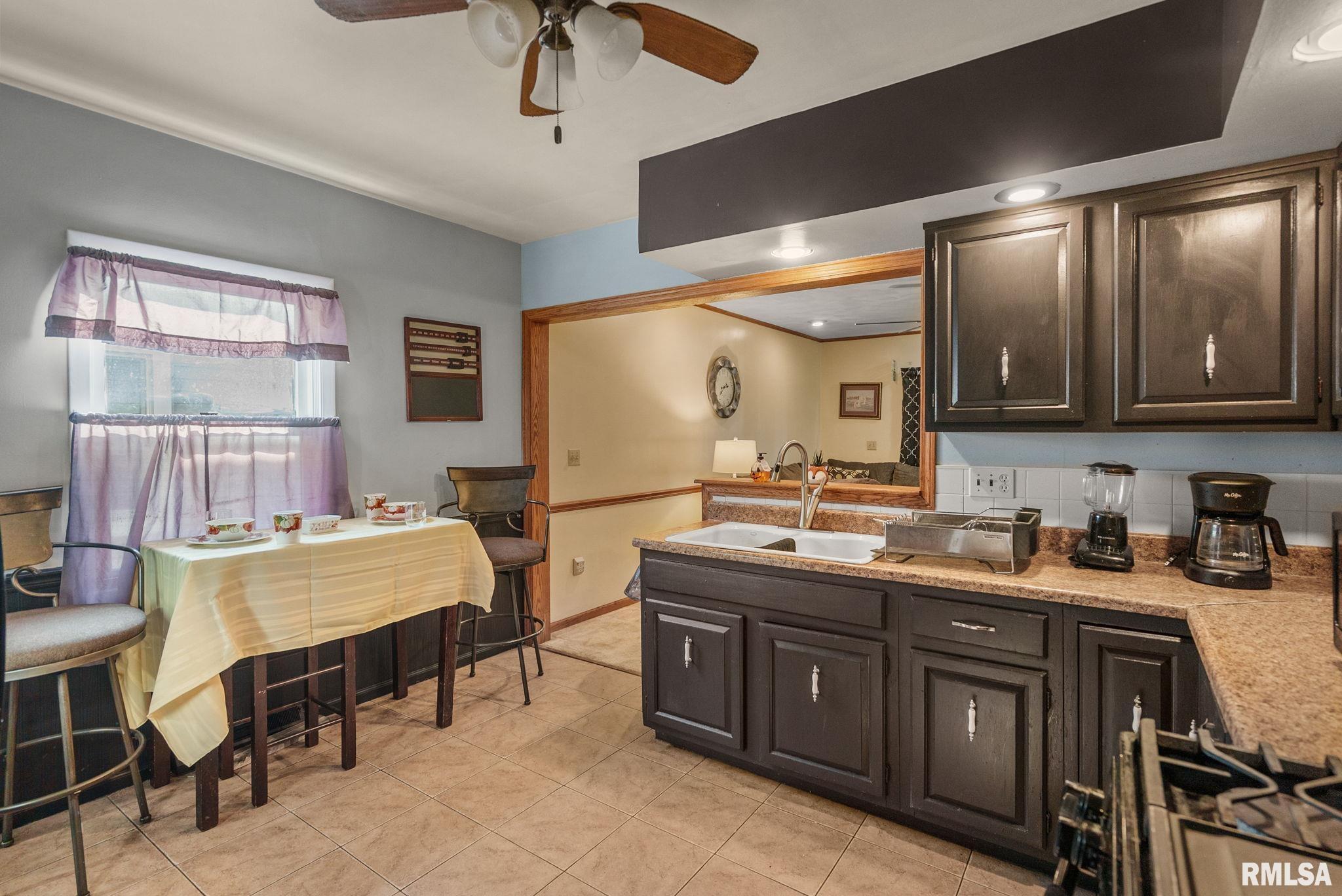 2022 43rd Street Rock Island, IL 61201 - Photo 11 of 32