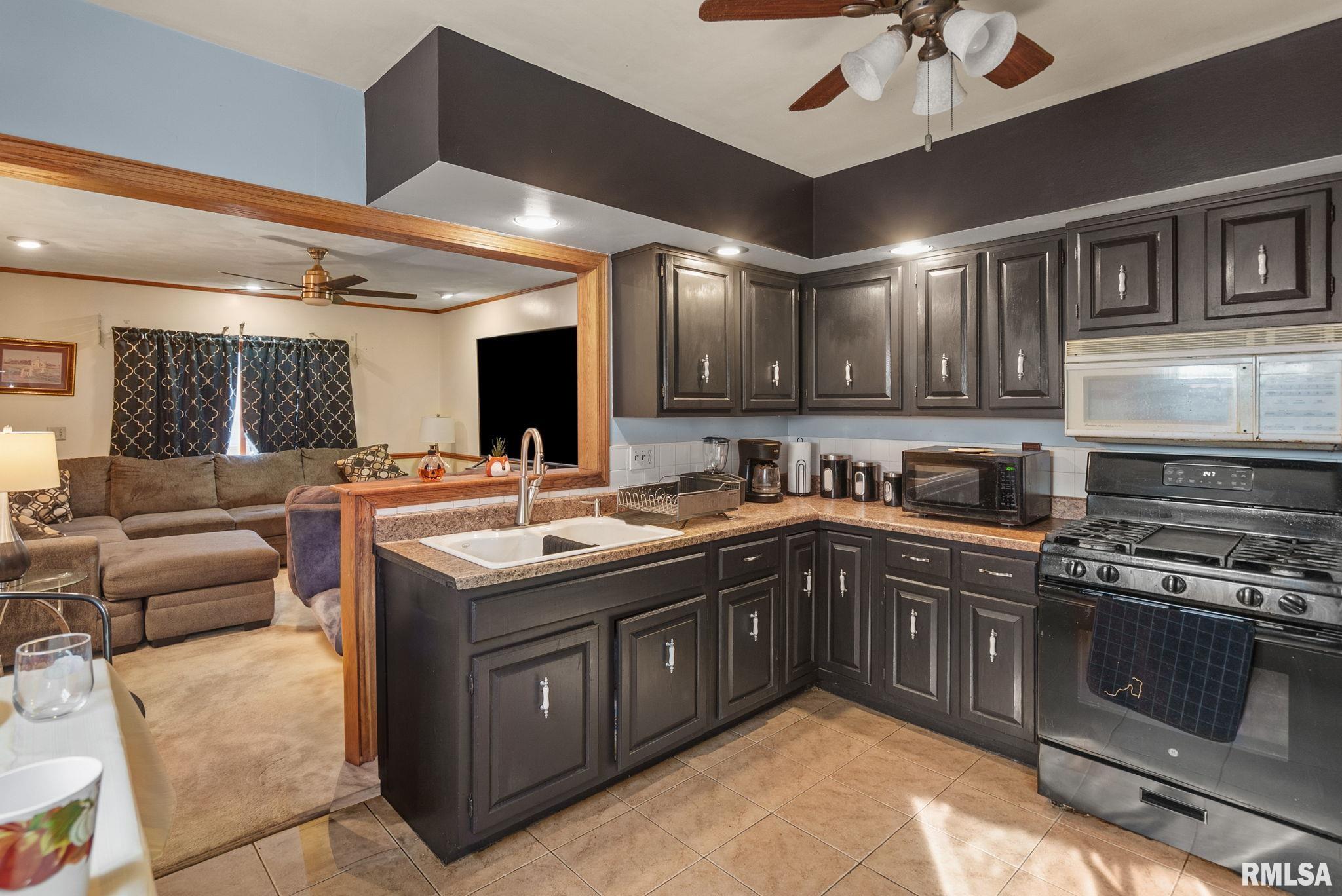 2022 43rd Street Rock Island, IL 61201 - Photo 13 of 32