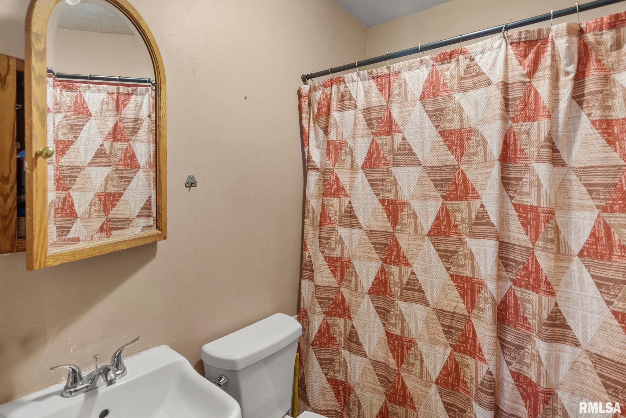 2022 43rd Street Rock Island, IL 61201 - Photo 8 of 32