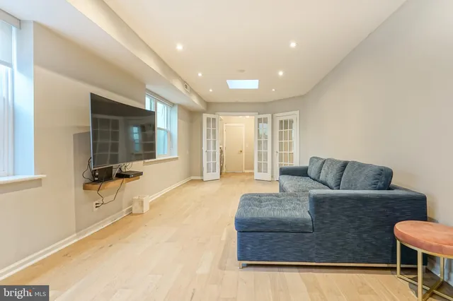 $6,250 | 2314 South Street, Philadelphia, PA 19146