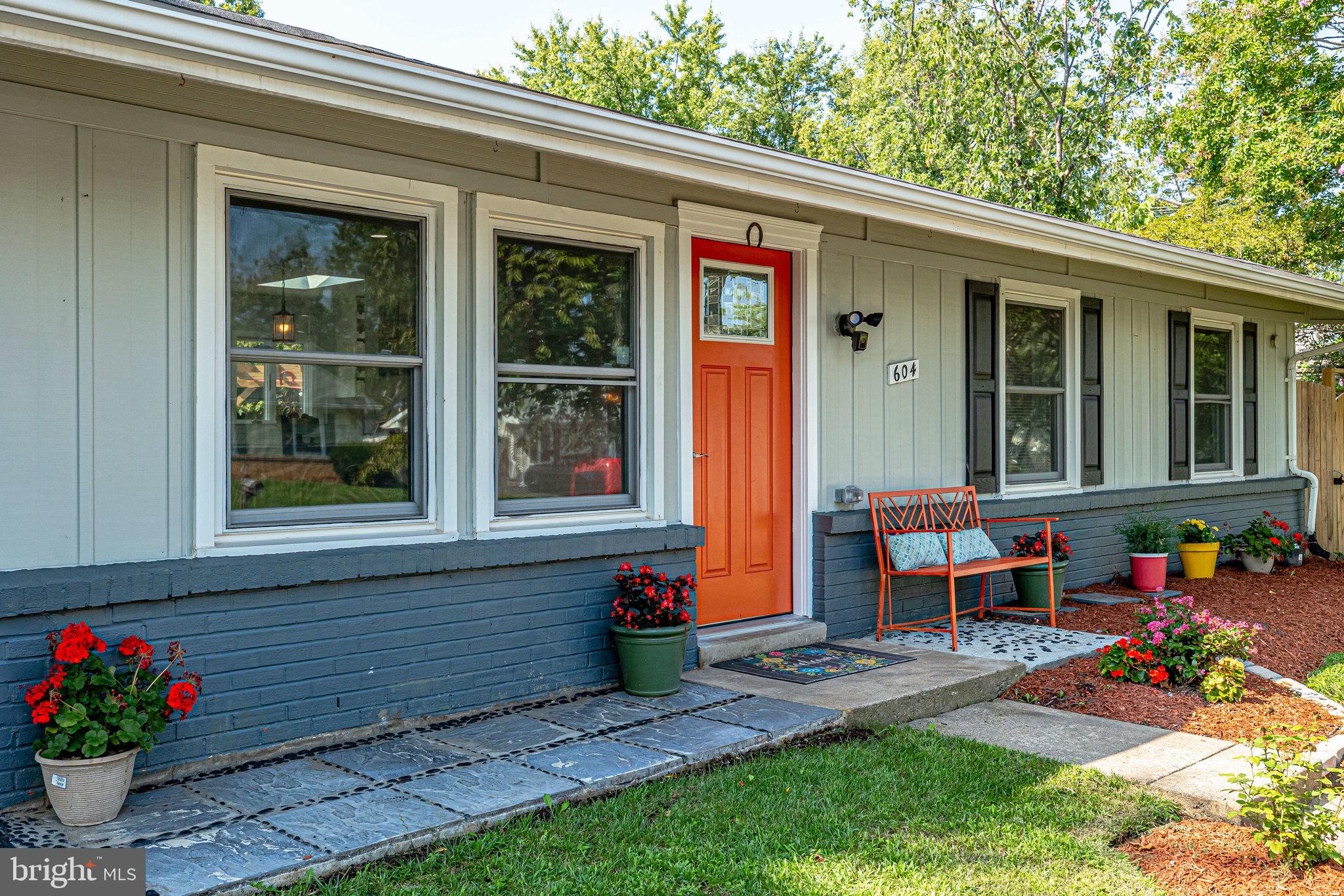604 East Poplar Road Sterling, VA 20164 - Photo 4 of 73 Gallery Image 4