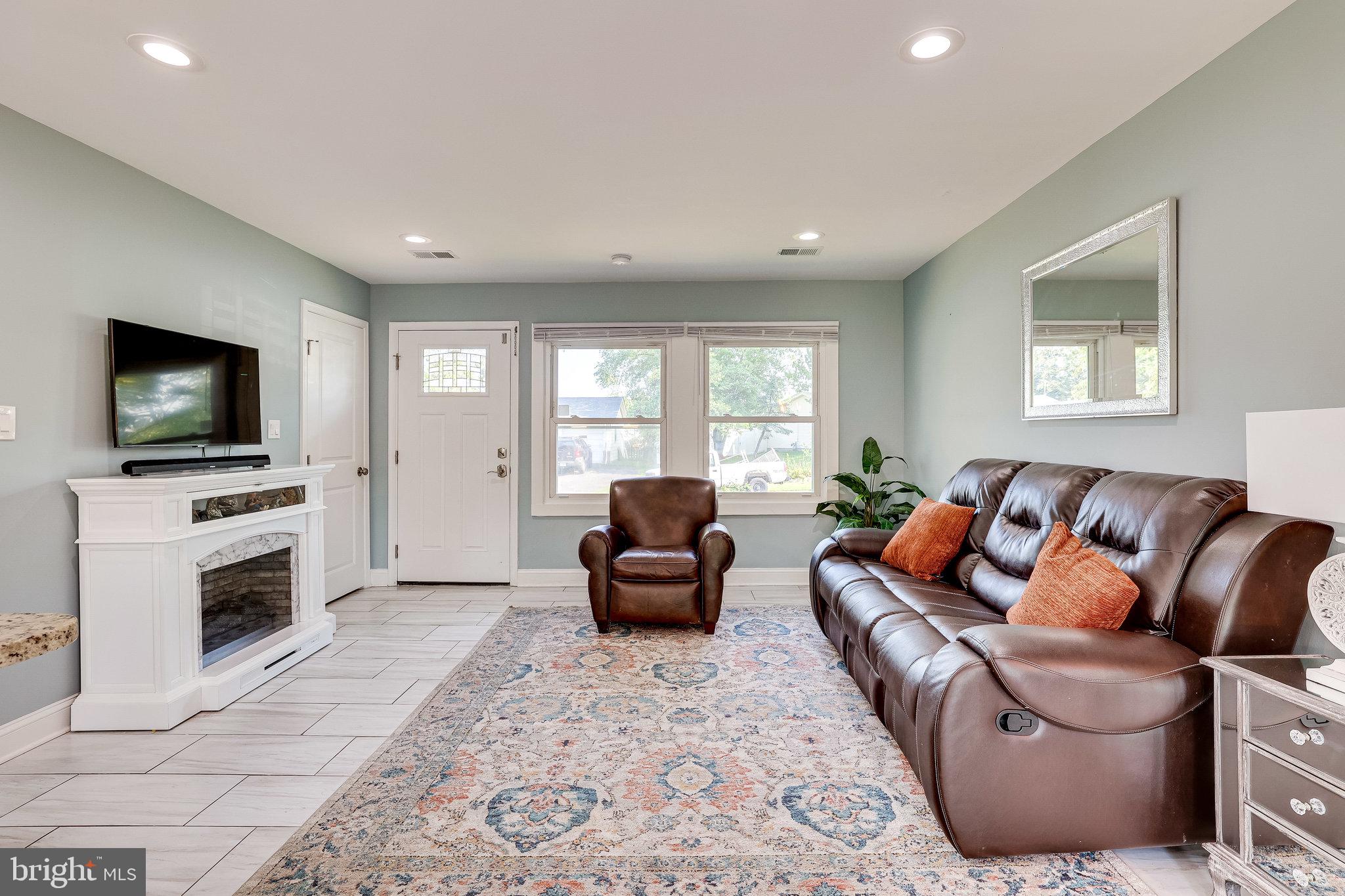 604 East Poplar Road Sterling, VA 20164 - Photo 9 of 73 Gallery Image 9