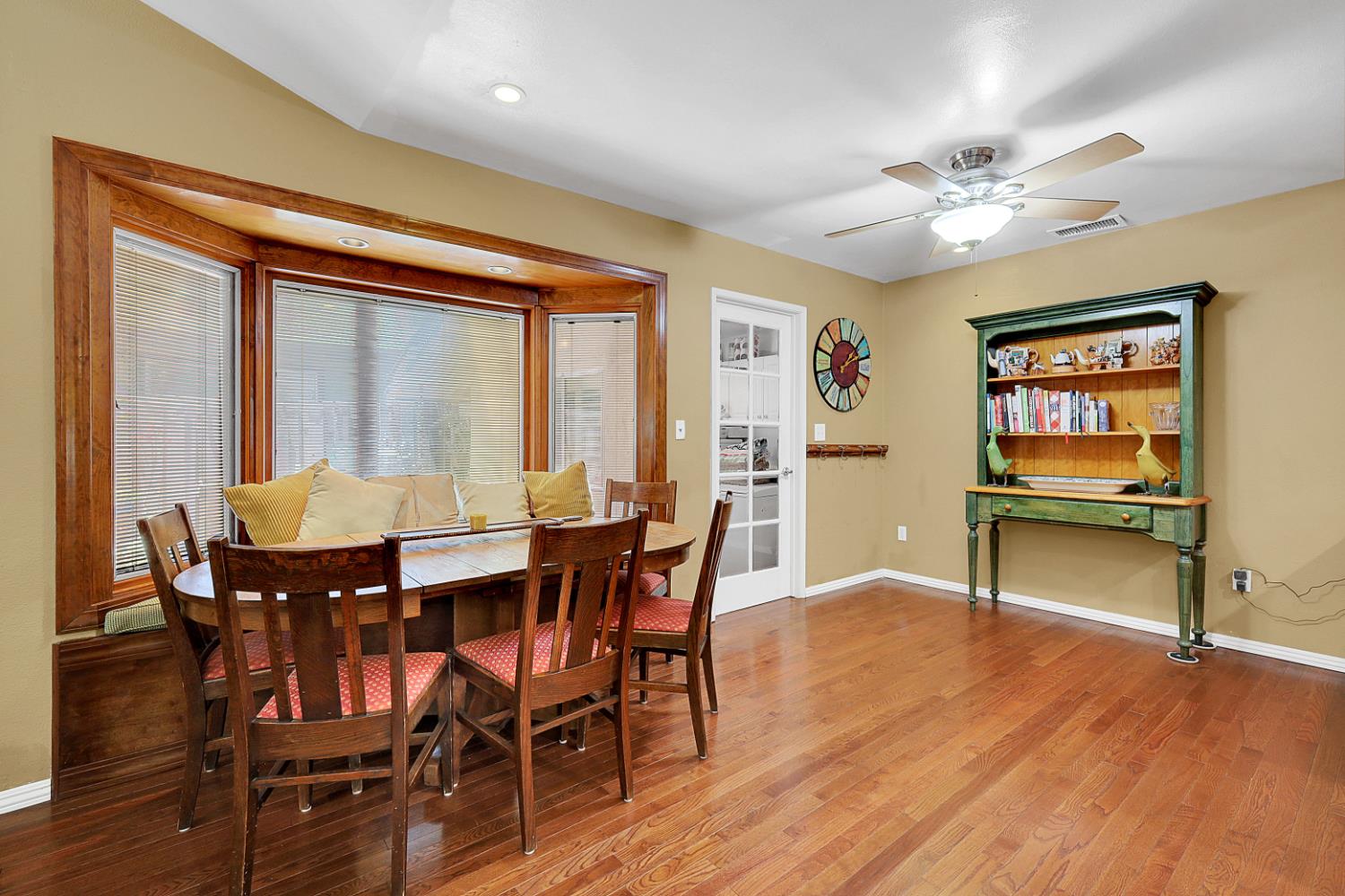 1213 Gary Way Carmichael, CA 95608 - Photo 12 of 51