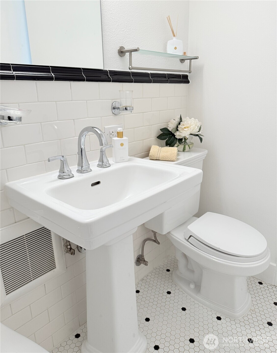 1105 Spring Street, Unit 904 Seattle, WA 98104 - Photo 15 of 19 Gallery Image 15