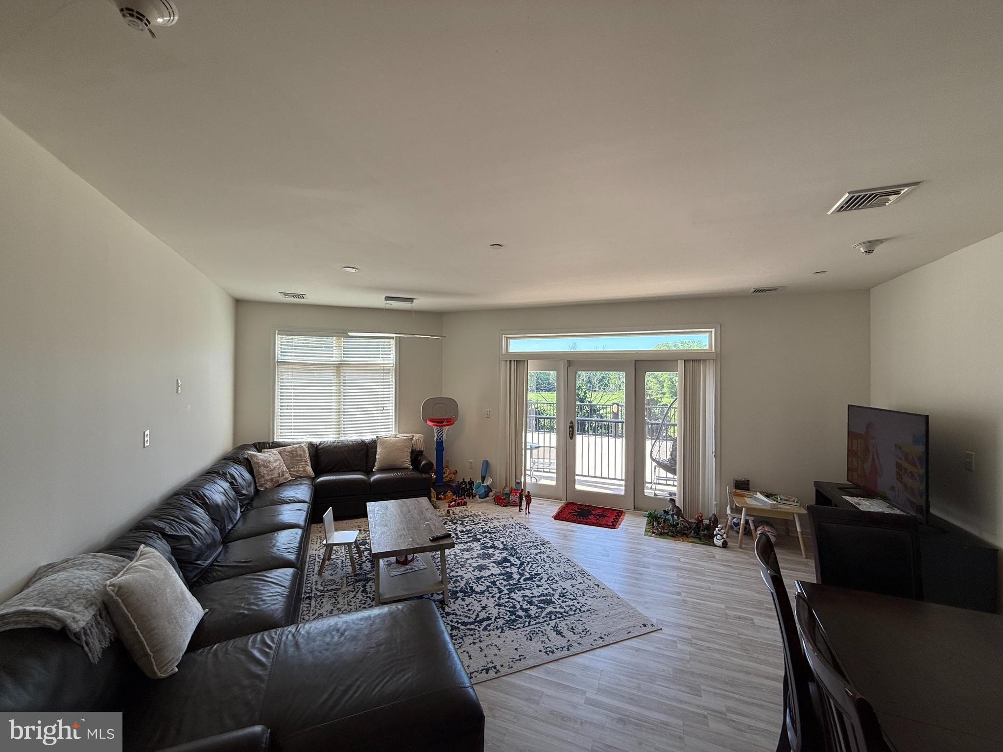 220 Carson Terrace Huntingdon Valley, PA 19006 - Photo 7 of 38