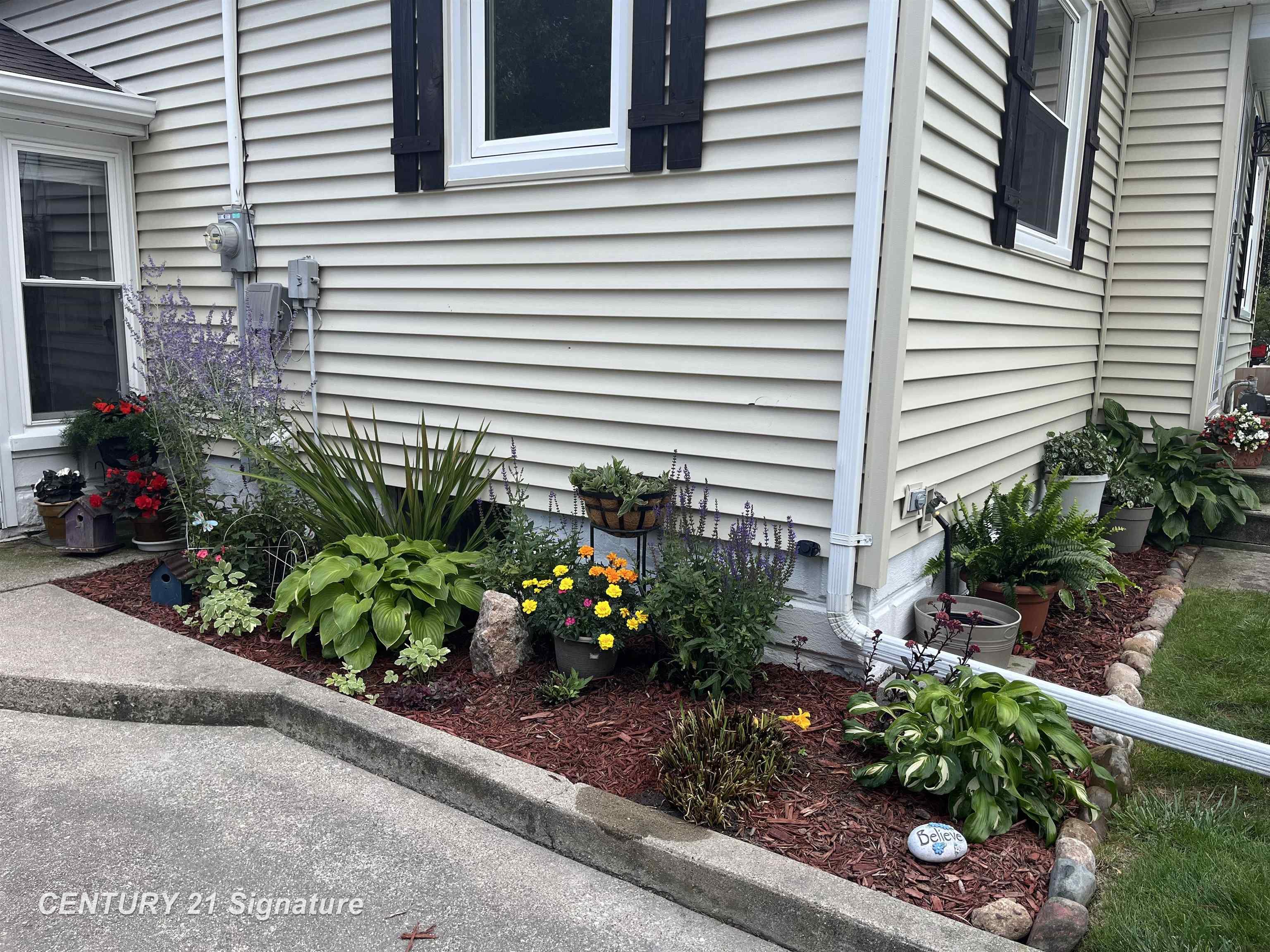 2455 Bullock Road Bay City, MI 48708 - Photo 3 of 41 50158335-2cb41103-ffdd-4f01-892e-6890ecef9c38.JPG