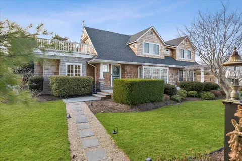 $5,350,000 | 4 Mashomuck Drive, Sag Harbor, NY 11963
