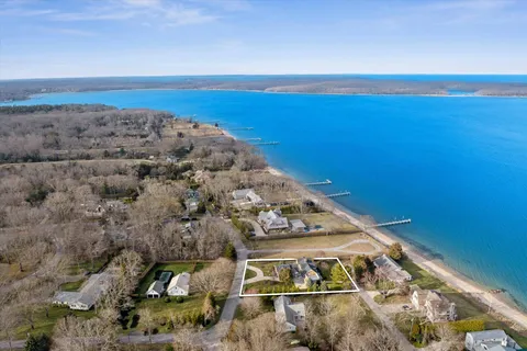 $5,350,000 | 4 Mashomuck Drive, Sag Harbor, NY 11963