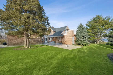 $5,350,000 | 4 Mashomuck Drive, Sag Harbor, NY 11963