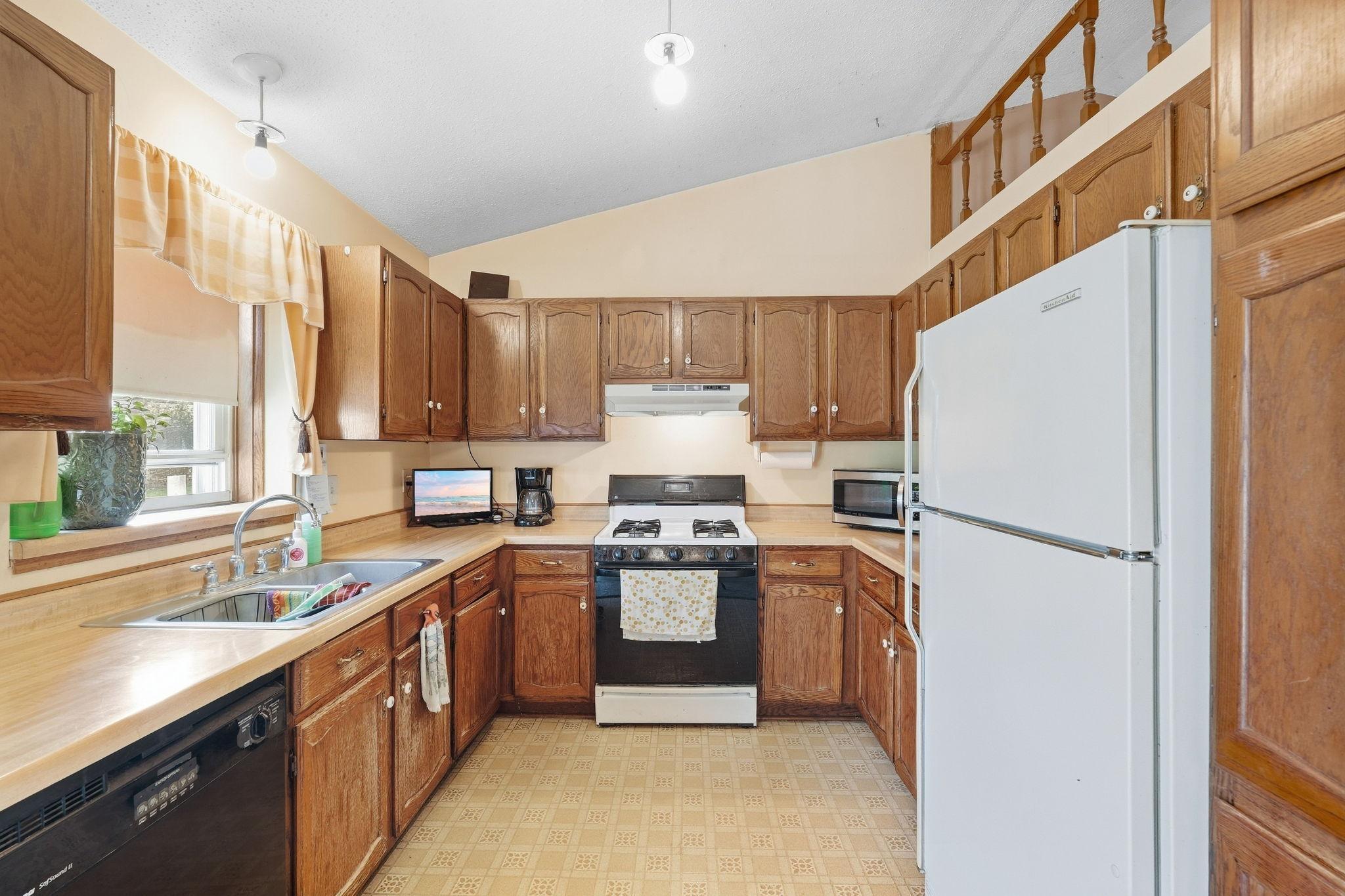 4272 Sun Cliff Road Eagan, MN 55122 - Photo 7 of 27 Gallery Image 7