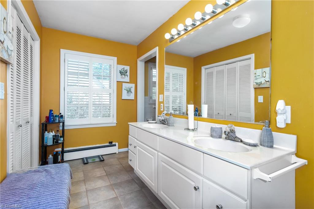931 Croyden Street High Point, NC 27262 - Photo 24 of 39