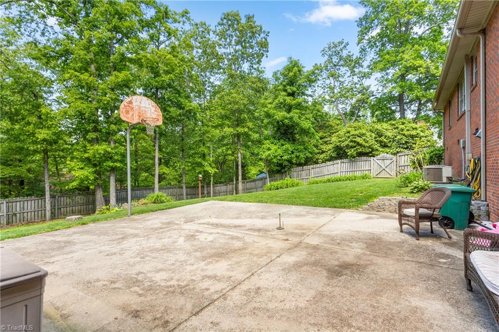931 Croyden Street High Point, NC 27262 - Photo 36 of 39