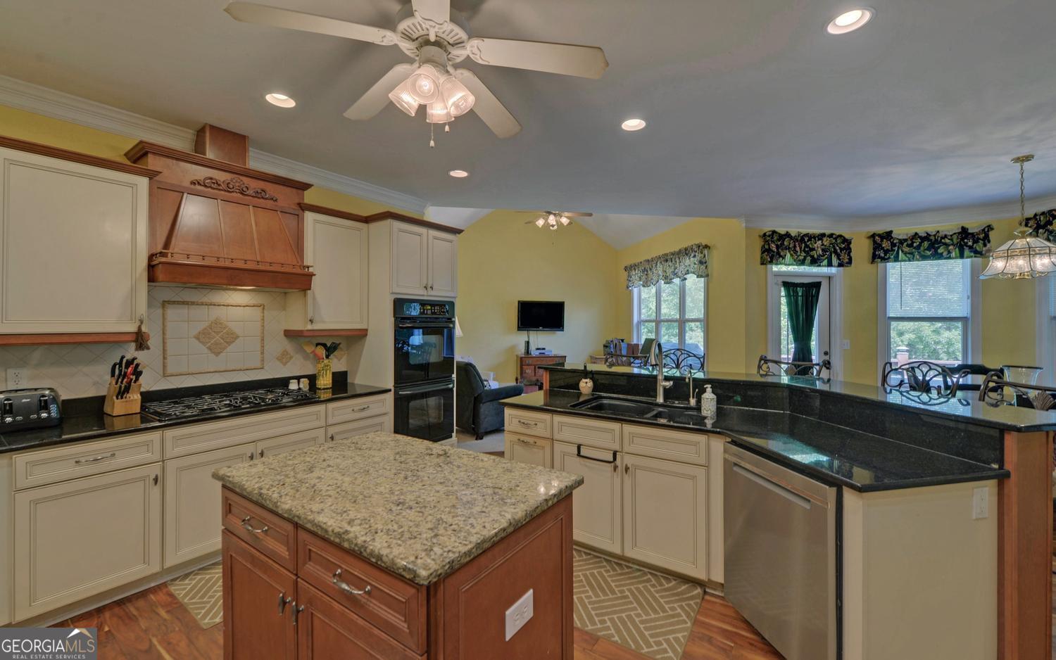 227 Capri Drive Hartwell, GA 30643 - Photo 9 of 75