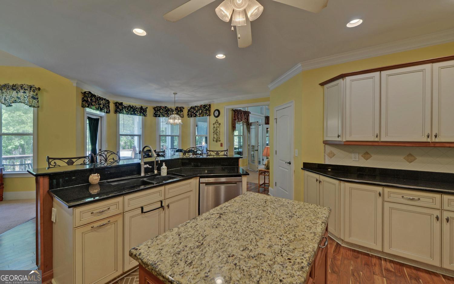 227 Capri Drive Hartwell, GA 30643 - Photo 10 of 75