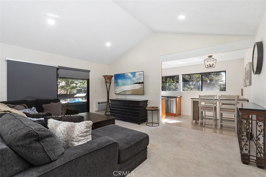 212 Springview Irvine, CA 92620 - Photo 4 of 22