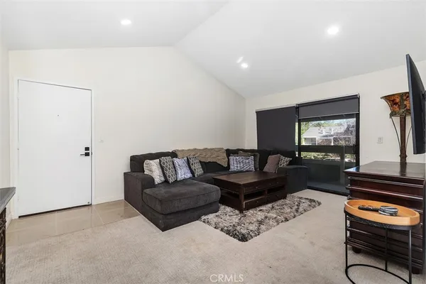 $2,500 | 212 Springview, Irvine, CA 92620