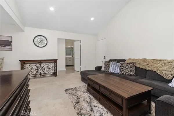 $2,500 | 212 Springview, Irvine, CA 92620