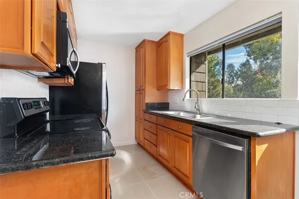 $2,500 | 212 Springview, Irvine, CA 92620