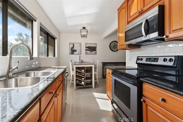 $2,500 | 212 Springview, Irvine, CA 92620